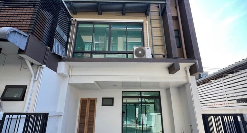 For rent and for sale 3 bed townhouse in Bang Kho Laem, Bangkok