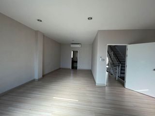 Аренда и продажа 3 спальни таунхаус в Банг Кхо Лаем, Бангкок
