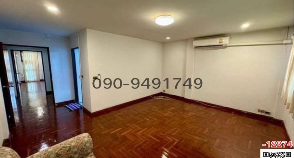 For rent 4 bedrooms townhouse in Chatuchak, Bangkok