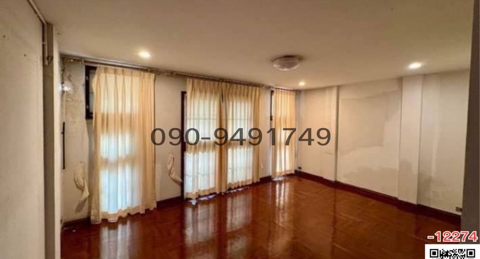 For rent 4 bedrooms townhouse in Chatuchak, Bangkok