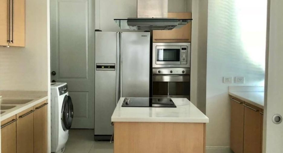 Wohnung zur Miete mit 3 Zimmer in Pathum Wan, Bangkok