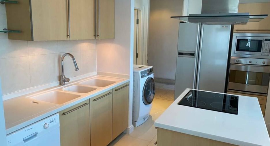 Wohnung zur Miete mit 3 Zimmer in Pathum Wan, Bangkok