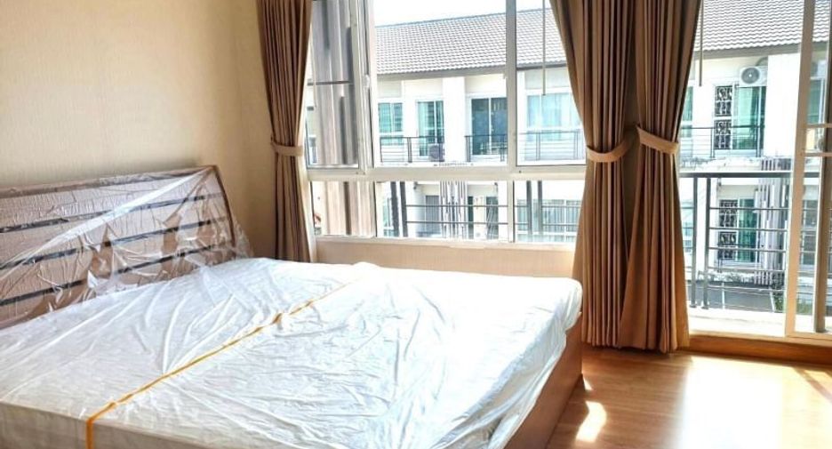 For rent 3 Beds townhouse in Khan Na Yao, Bangkok