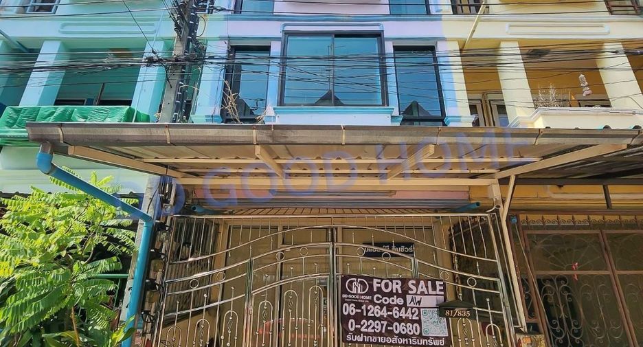 For sale 4 Beds townhouse in Thung Khru, Bangkok