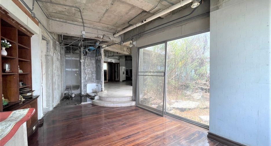 For sale 5 bedrooms condo in Khlong San, Bangkok