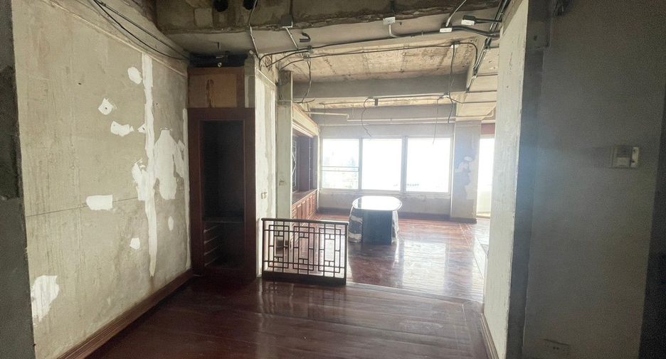 For sale 5 bedrooms condo in Khlong San, Bangkok