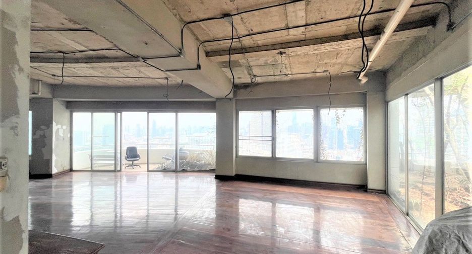 For sale 5 bedrooms condo in Khlong San, Bangkok