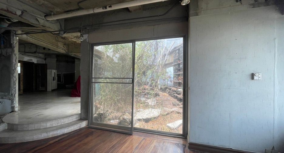 For sale 5 bedrooms condo in Khlong San, Bangkok