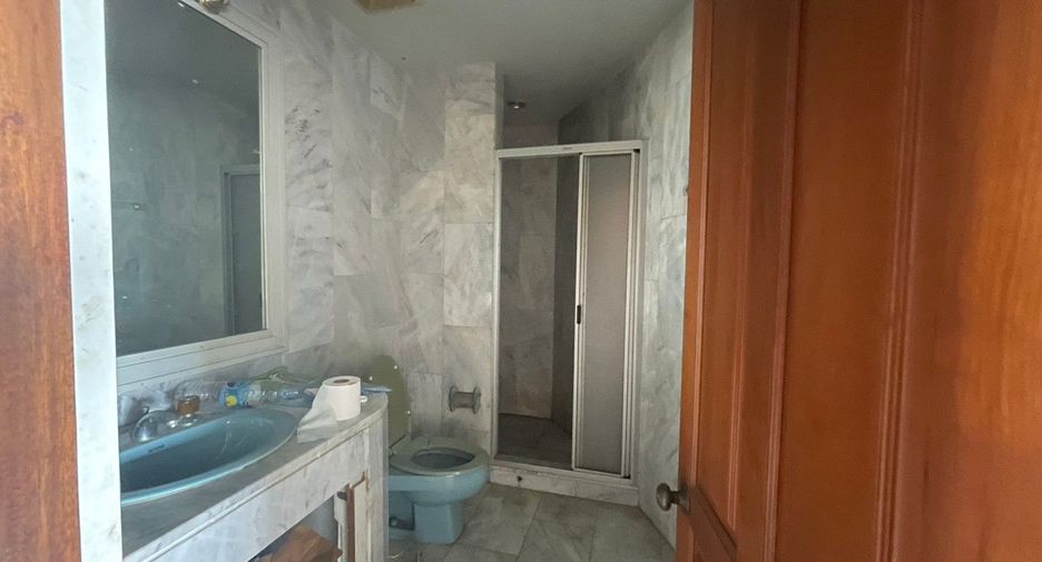For sale 5 bedrooms condo in Khlong San, Bangkok