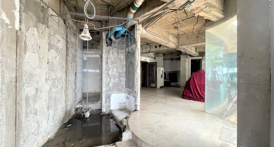 For sale 5 bedrooms condo in Khlong San, Bangkok