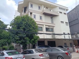 For rent 10 bedrooms retail Space in Wang Thonglang, Bangkok