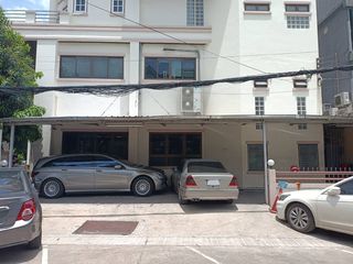 For rent 10 bedrooms retail Space in Wang Thonglang, Bangkok