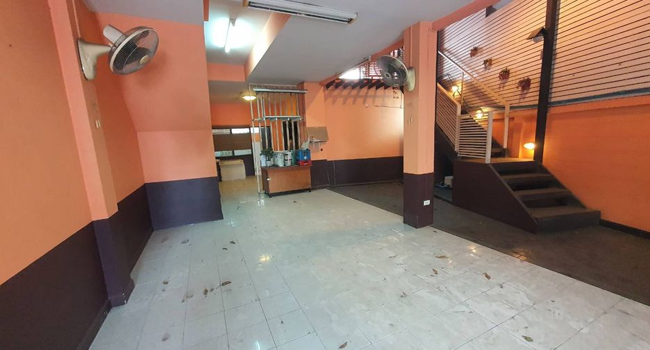 For sale 4 Beds retail Space in Lam Luk Ka, Pathum Thani