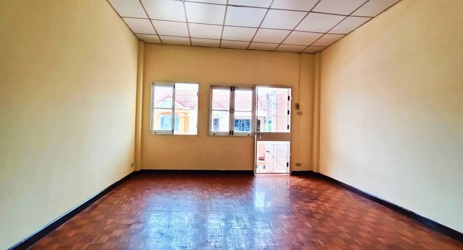 Reihenhaus zum Kauf mit 2 Zimmer in Mueang Nonthaburi, Nonthaburi