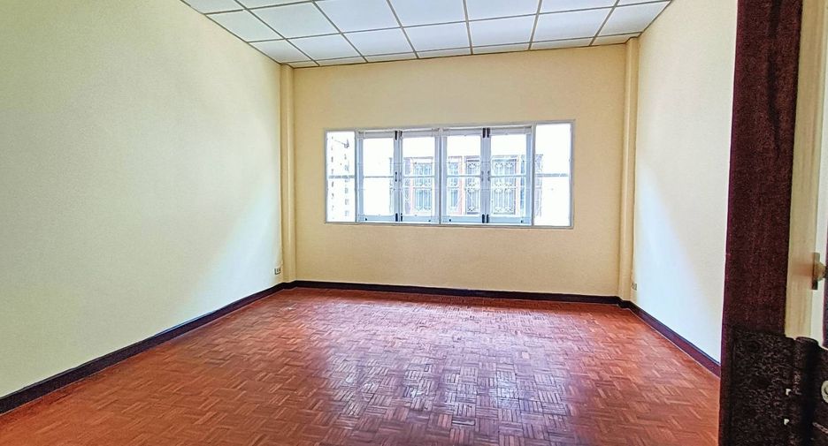 Reihenhaus zum Kauf mit 2 Zimmer in Mueang Nonthaburi, Nonthaburi