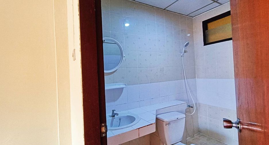 Reihenhaus zum Kauf mit 2 Zimmer in Mueang Nonthaburi, Nonthaburi
