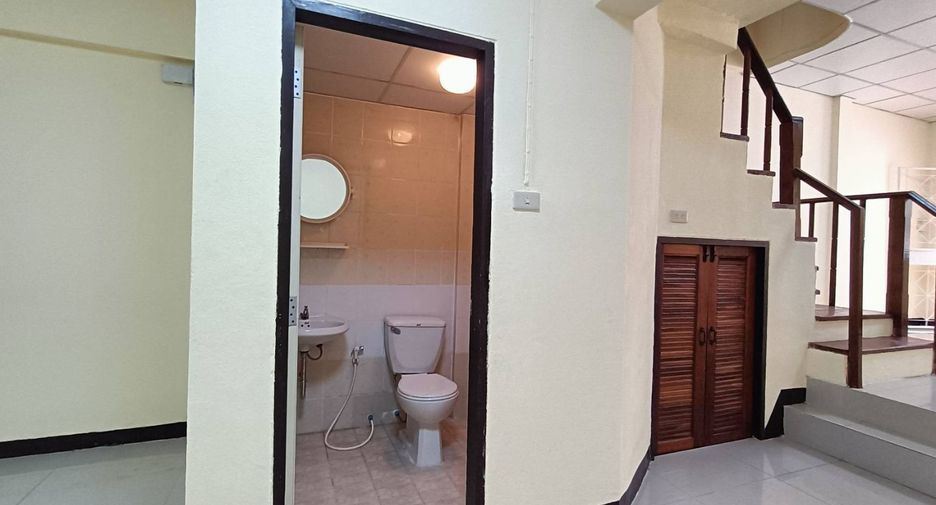 Reihenhaus zum Kauf mit 2 Zimmer in Mueang Nonthaburi, Nonthaburi