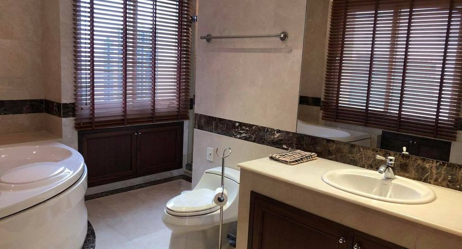 For rent 5 ベッドルーム condo in Khlong Toei, Bangkok