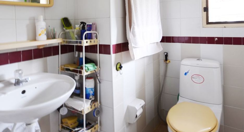 Reihenhaus zum Kauf mit 5 Zimmer in Lat Phrao, Bangkok