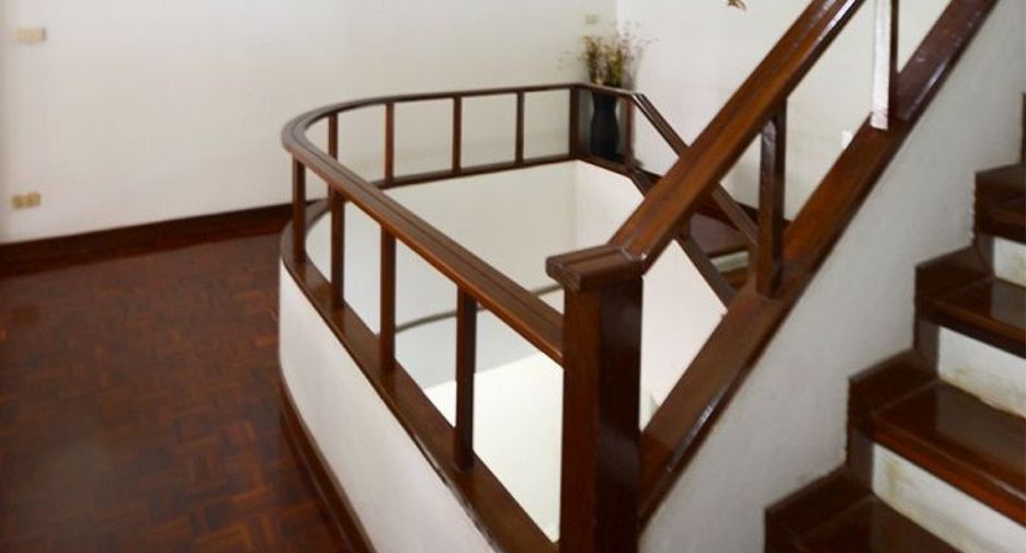 Reihenhaus zum Kauf mit 5 Zimmer in Lat Phrao, Bangkok