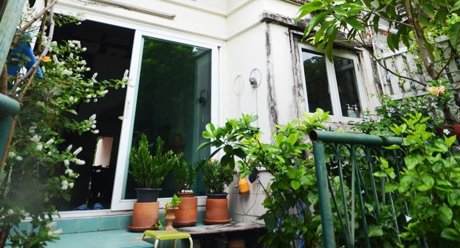 Reihenhaus zum Kauf mit 5 Zimmer in Lat Phrao, Bangkok