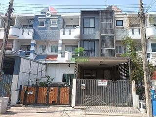 出售 3 卧室 联排别墅 在 Bang Na, 曼谷