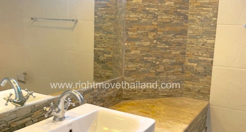 For sale 2 bedrooms condo in Watthana, Bangkok