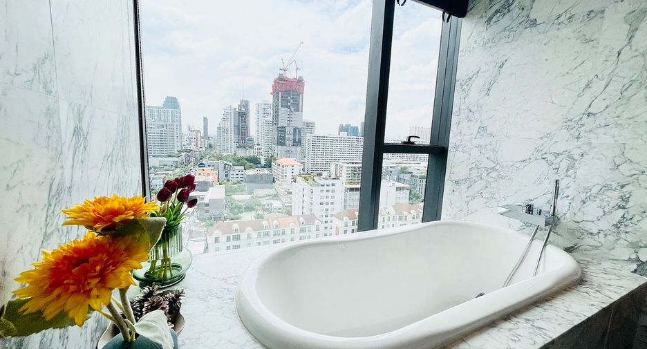 For rent 2 bedrooms condo in Watthana, Bangkok