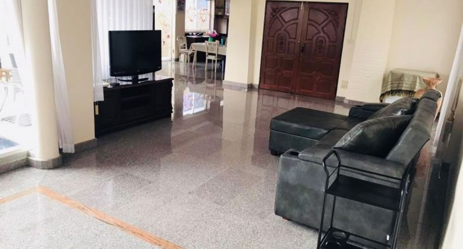 Haus zum Kauf mit 5 Zimmer in Bang Lamung, Chonburi