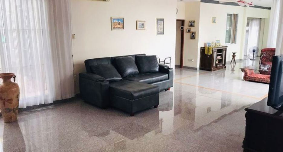 Haus zum Kauf mit 5 Zimmer in Bang Lamung, Chonburi