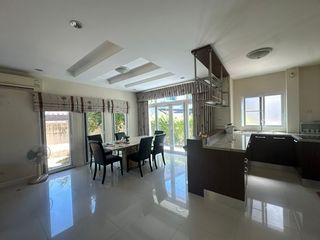 À louer 3 chambres maison à Si Racha, Chonburi