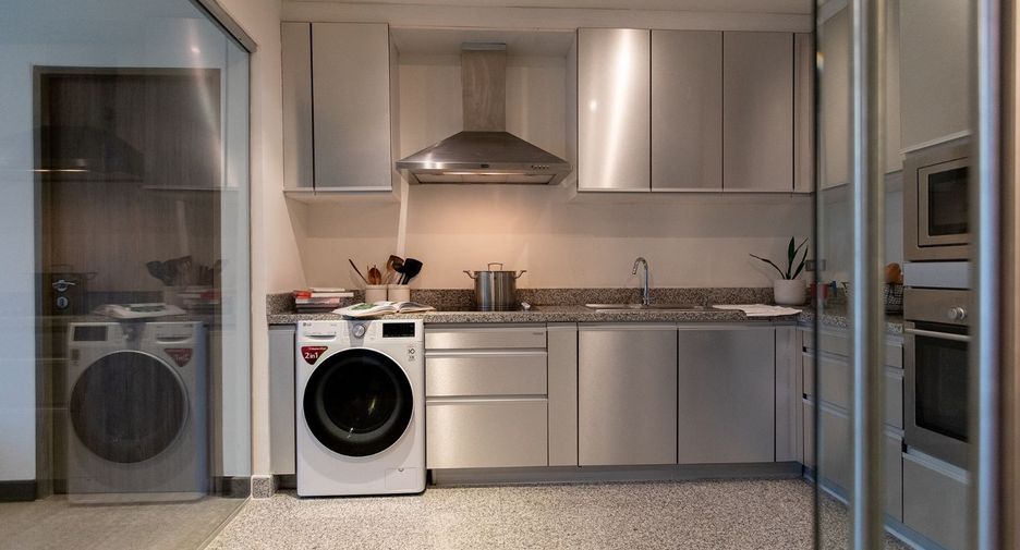 For rent 2 bedrooms apartment in Watthana, Bangkok