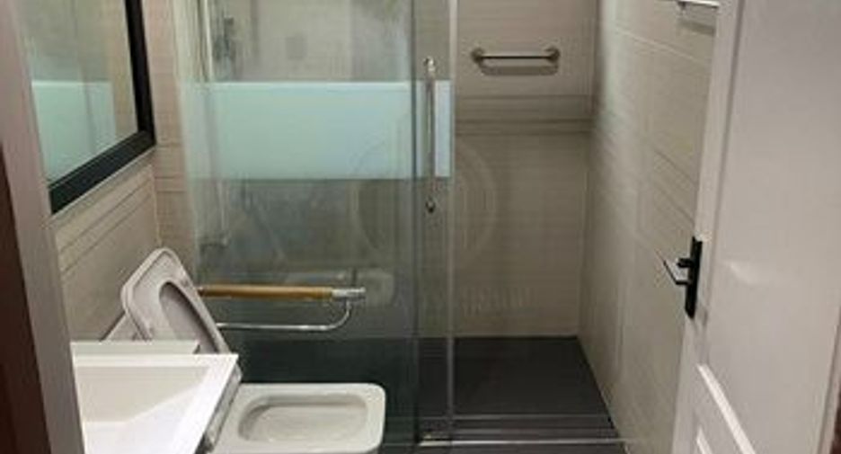 For sale 4 bedrooms house in Mueang Samut Prakan, Samut Prakan