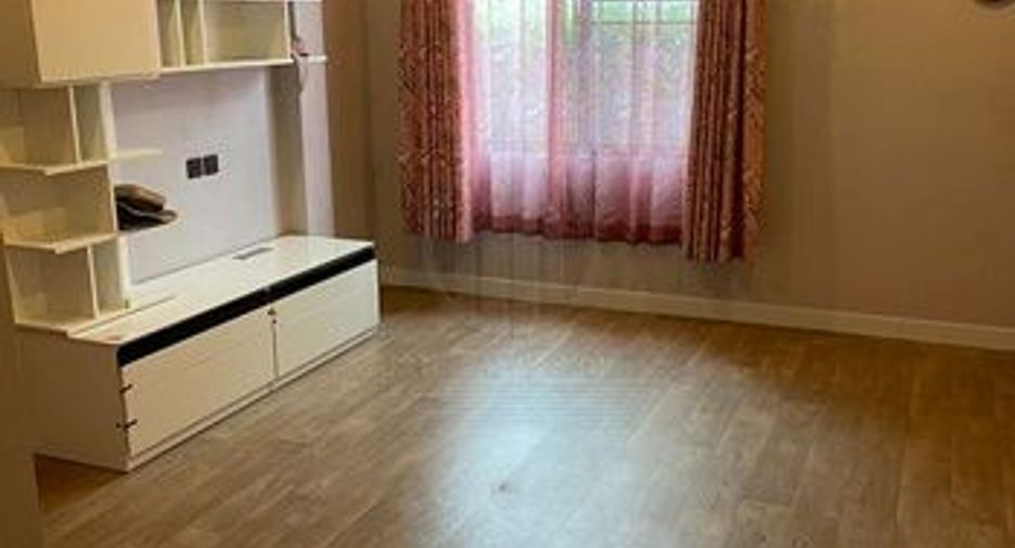 For sale 4 bedrooms house in Mueang Samut Prakan, Samut Prakan