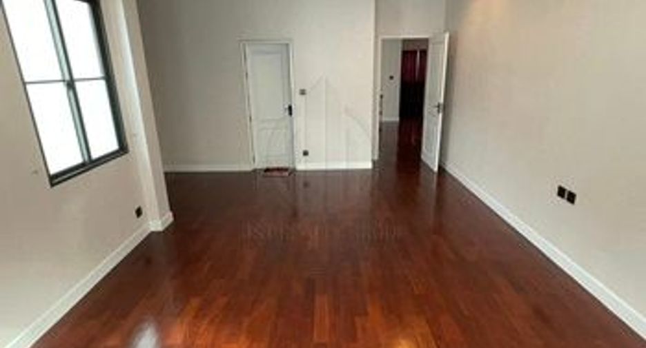 For sale 4 bedrooms house in Mueang Samut Prakan, Samut Prakan