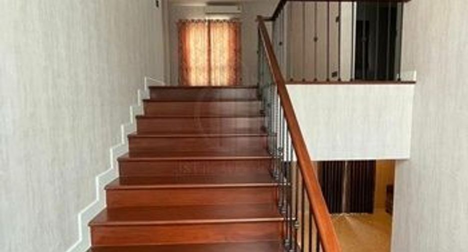 For sale 4 bedrooms house in Mueang Samut Prakan, Samut Prakan