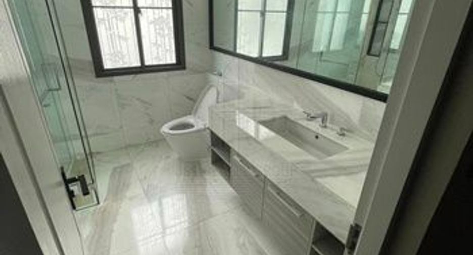 For sale 4 bedrooms house in Mueang Samut Prakan, Samut Prakan