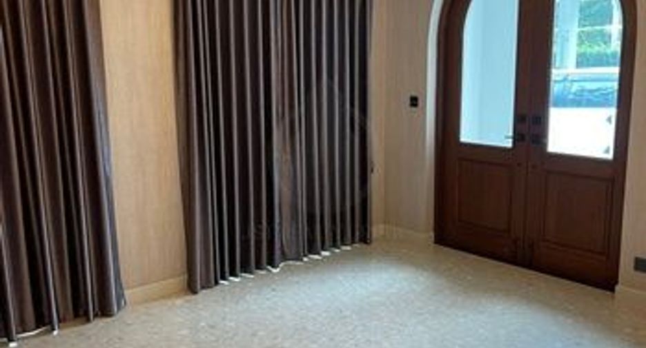 For sale 4 bedrooms house in Mueang Samut Prakan, Samut Prakan