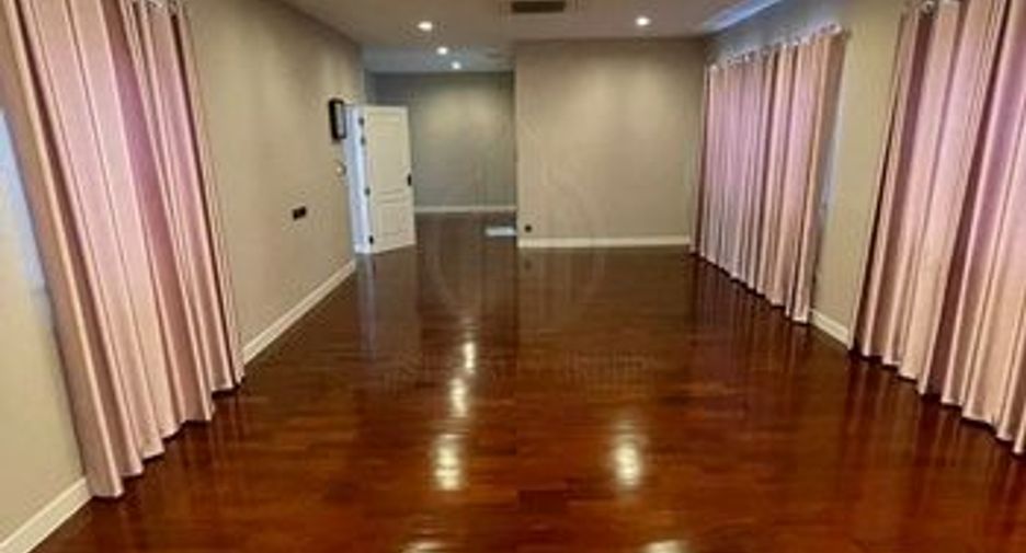 For sale 4 bedrooms house in Mueang Samut Prakan, Samut Prakan