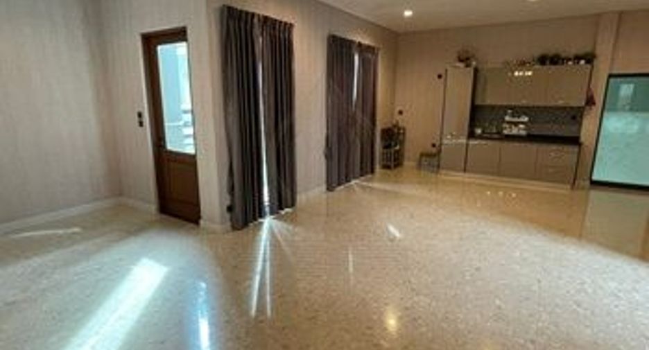 For sale 4 bedrooms house in Mueang Samut Prakan, Samut Prakan