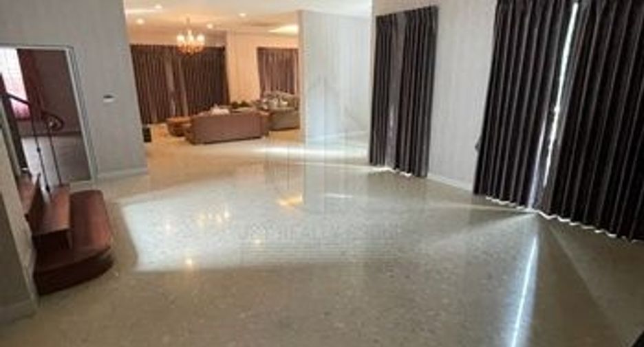 For sale 4 bedrooms house in Mueang Samut Prakan, Samut Prakan
