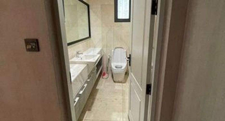 For sale 4 bedrooms house in Mueang Samut Prakan, Samut Prakan