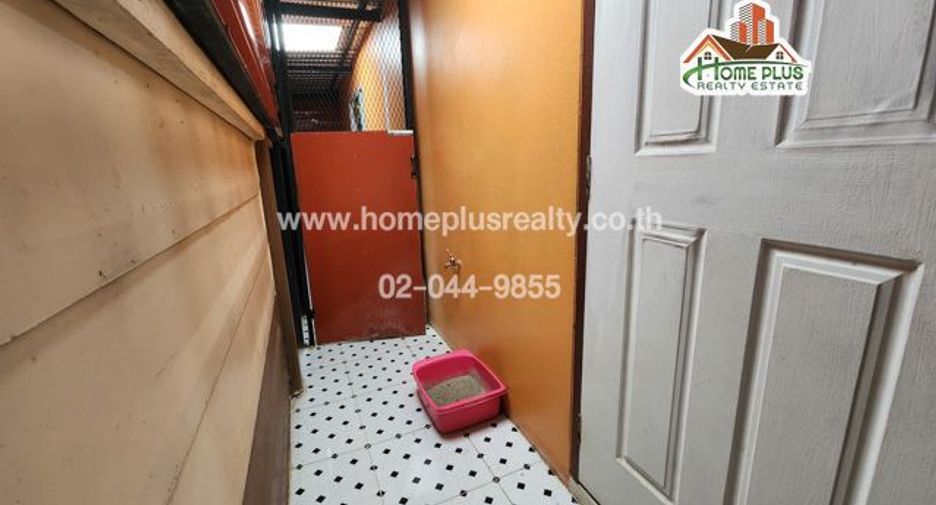 For sale 2 bedrooms townhouse in Nakhon Chai Si, Nakhon Pathom