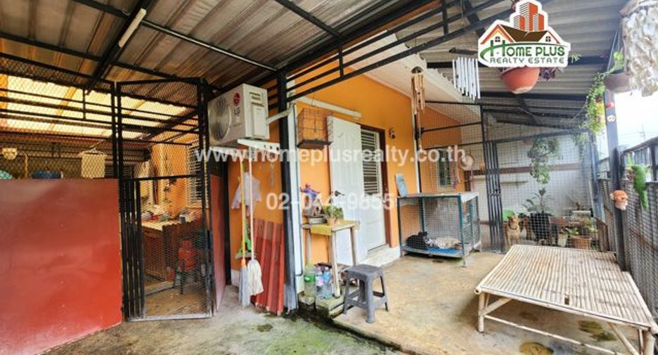 For sale 2 bedrooms townhouse in Nakhon Chai Si, Nakhon Pathom