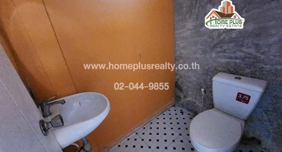 For sale 2 bedrooms townhouse in Nakhon Chai Si, Nakhon Pathom