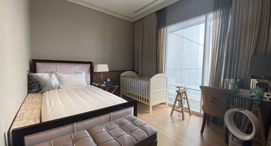 Condo en alquiler de 3 habitaciones en Khlong Toei, Bangkok