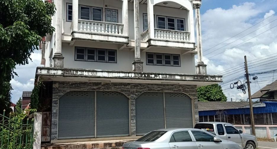 For rent 4 bed retail Space in Mueang Lamphun, Lamphun