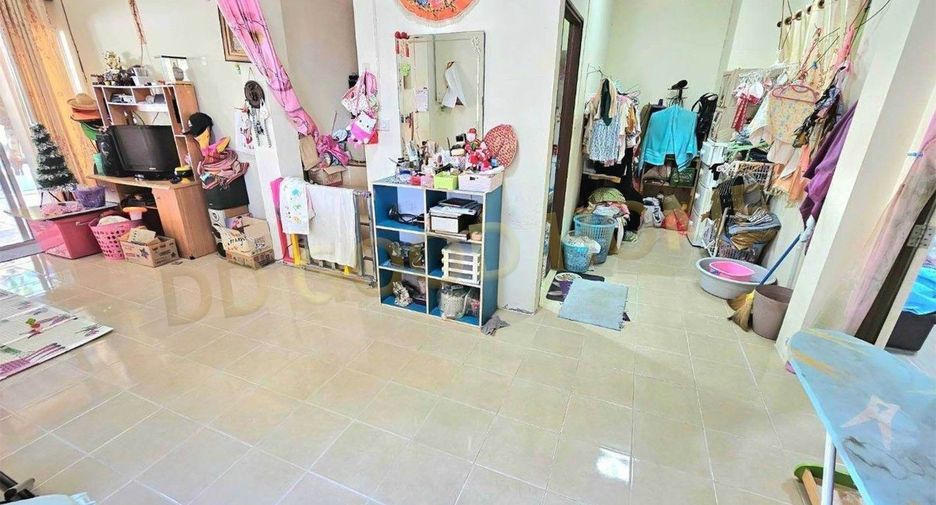 For sale 3 bed townhouse in Phutthamonthon, Nakhon Pathom
