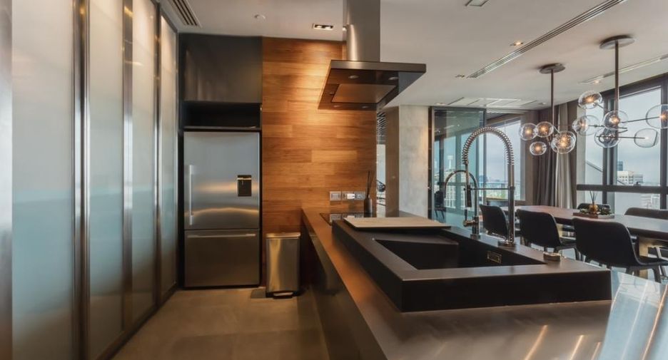 For rent そして for sale 2 ベッドルーム condo in Khlong Toei, Bangkok