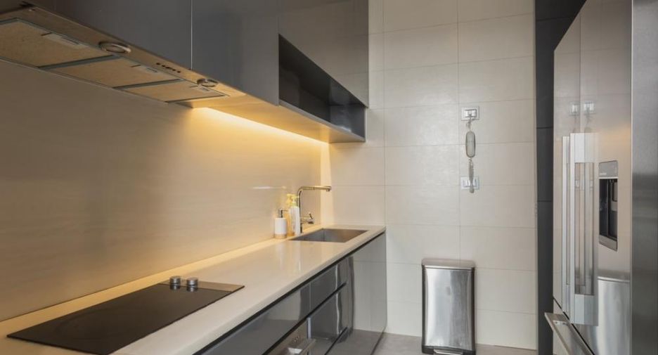 For rent そして for sale 2 ベッドルーム condo in Khlong Toei, Bangkok